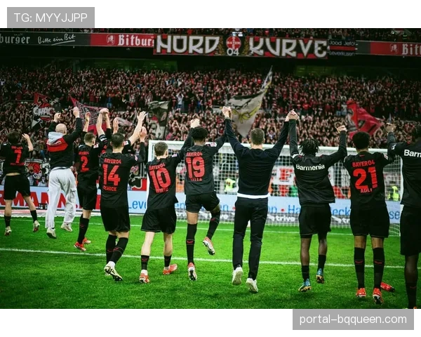 战术板：解析哈维-阿隆索如何在勒沃库森成功复刻并改良“三中卫+双边翼卫”体系